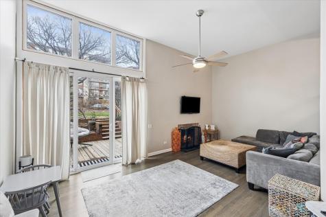 20 Oak Tree Court Elmhurst IL 60126