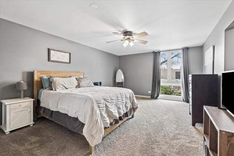 20 Oak Tree Court Elmhurst IL 60126