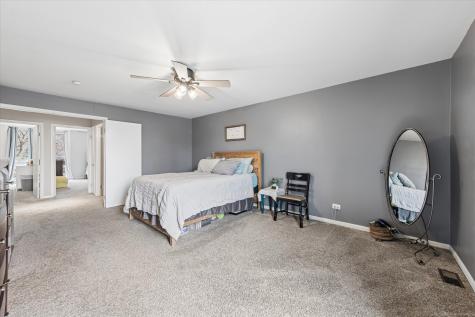 20 Oak Tree Court Elmhurst IL 60126