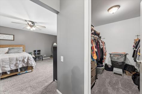 20 Oak Tree Court Elmhurst IL 60126