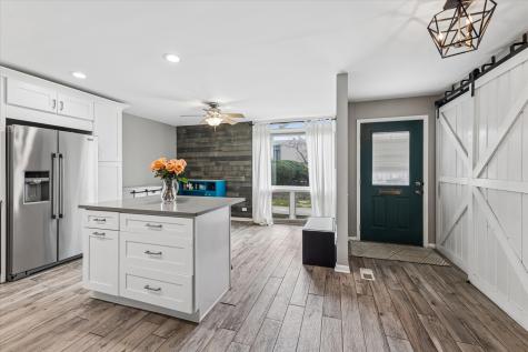 20 Oak Tree Court Elmhurst IL 60126
