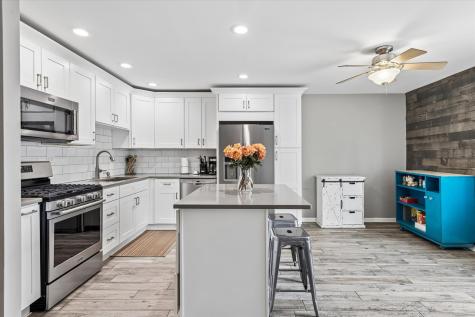 20 Oak Tree Court Elmhurst IL 60126