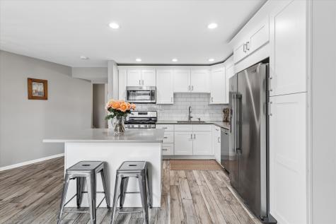 20 Oak Tree Court Elmhurst IL 60126