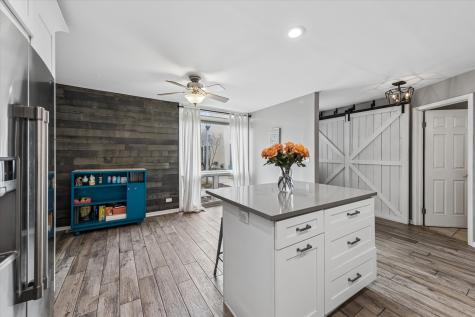 20 Oak Tree Court Elmhurst IL 60126