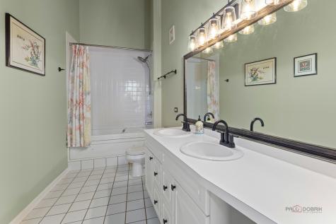 1801 West Larchmont Avenue Chicago IL 60613
