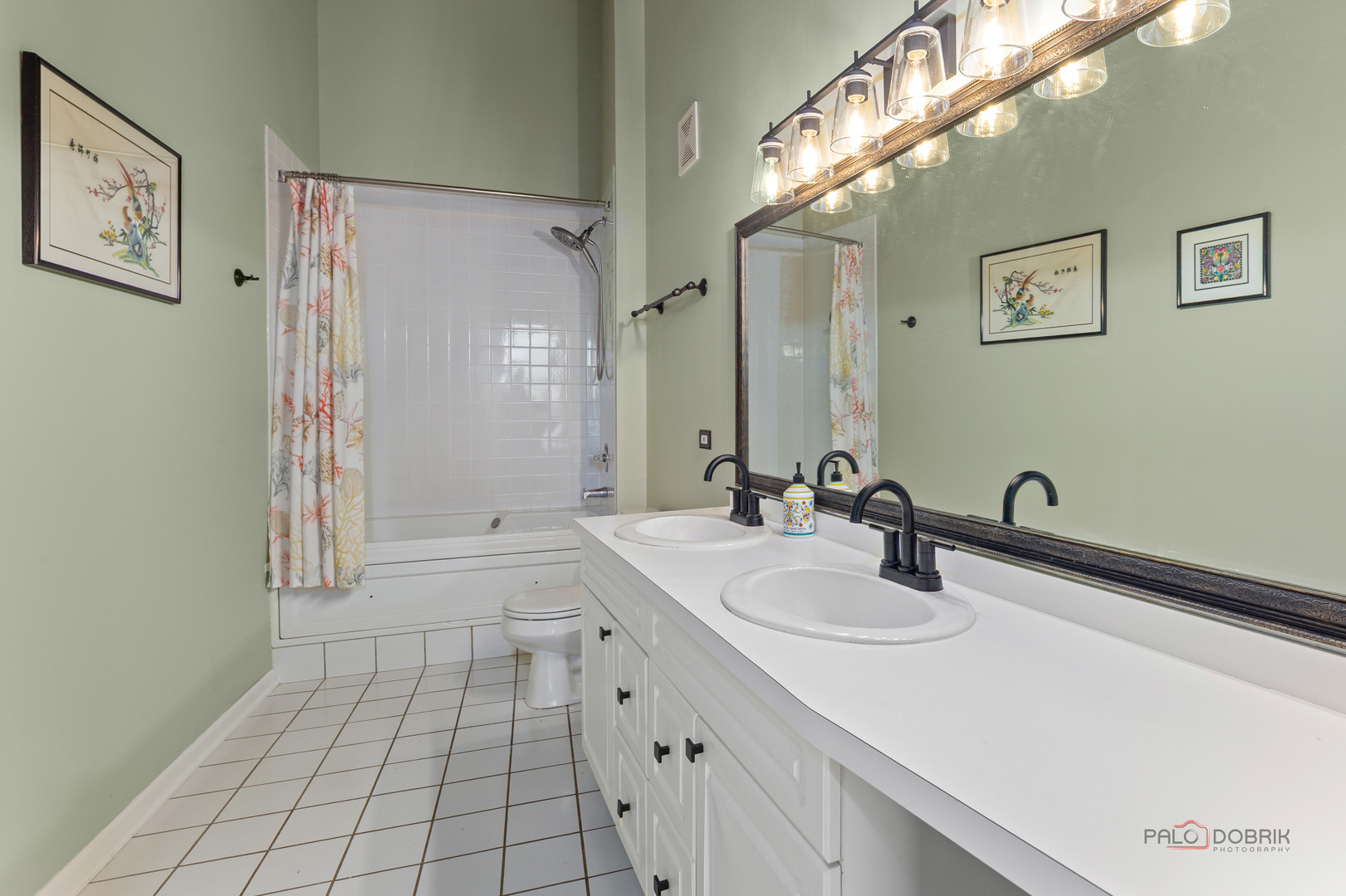 1801 West Larchmont Avenue Chicago IL 60613