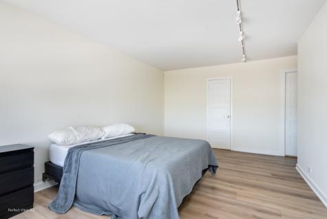 7033 North Kedzie Avenue Chicago IL 60645
