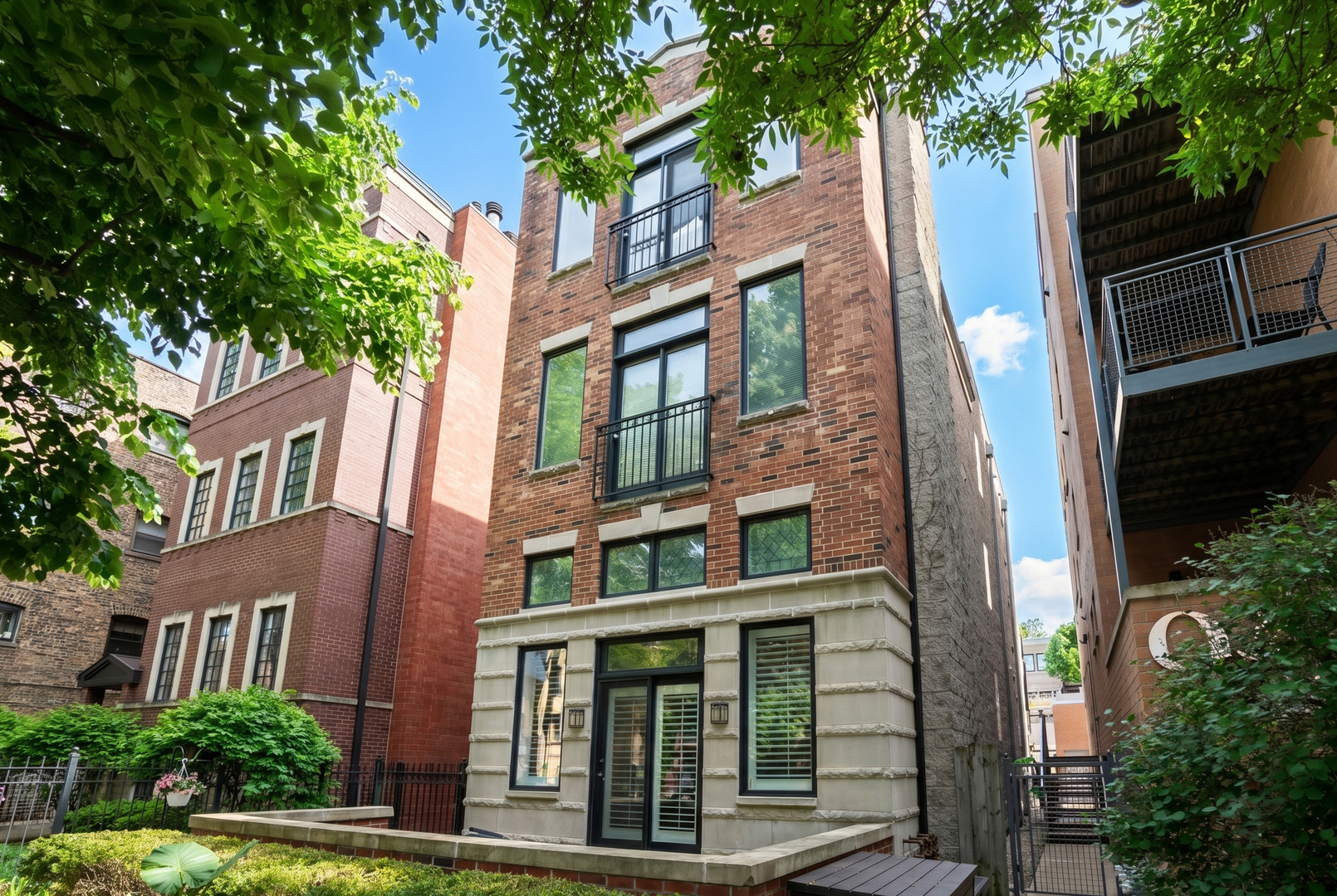 929 West George Street Chicago IL 60657