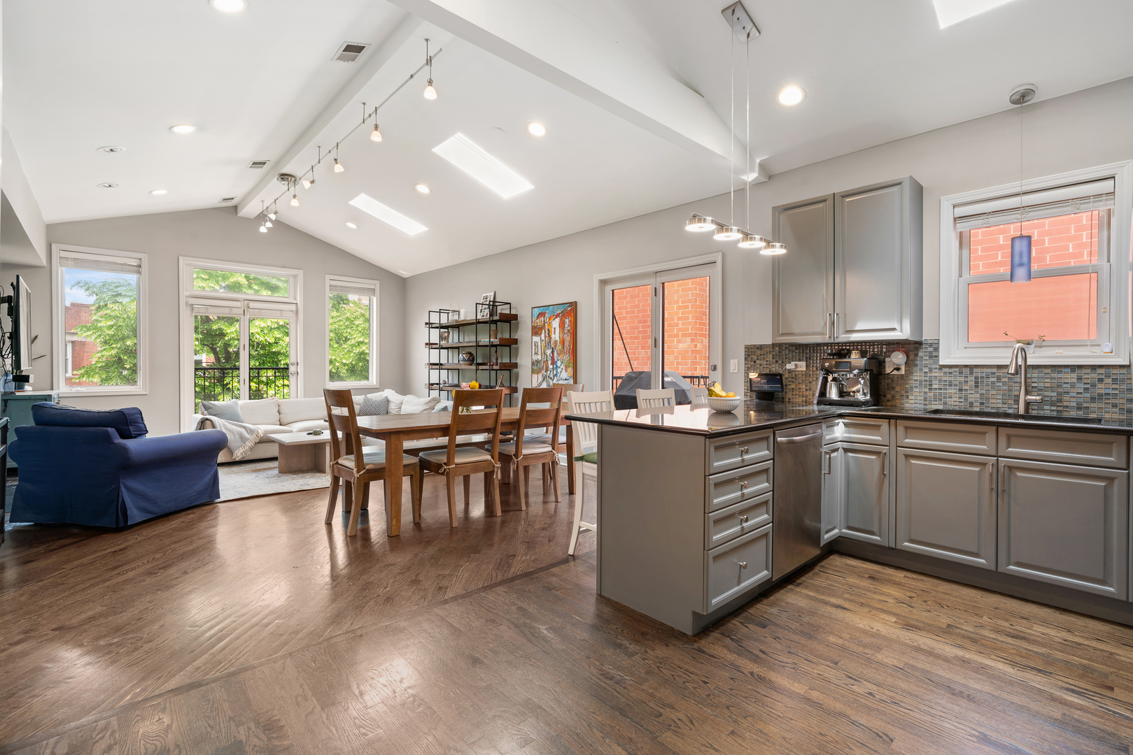 929 West George Street Chicago IL 60657