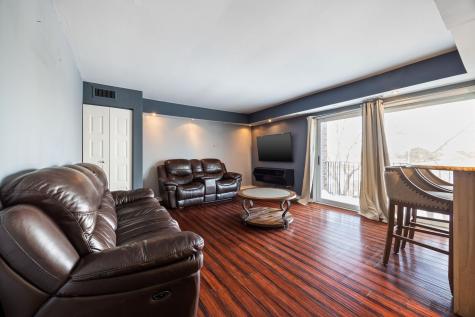 1425 Sandpebble Drive Wheeling IL 60090
