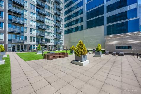 565 West Quincy Street Chicago IL 60661