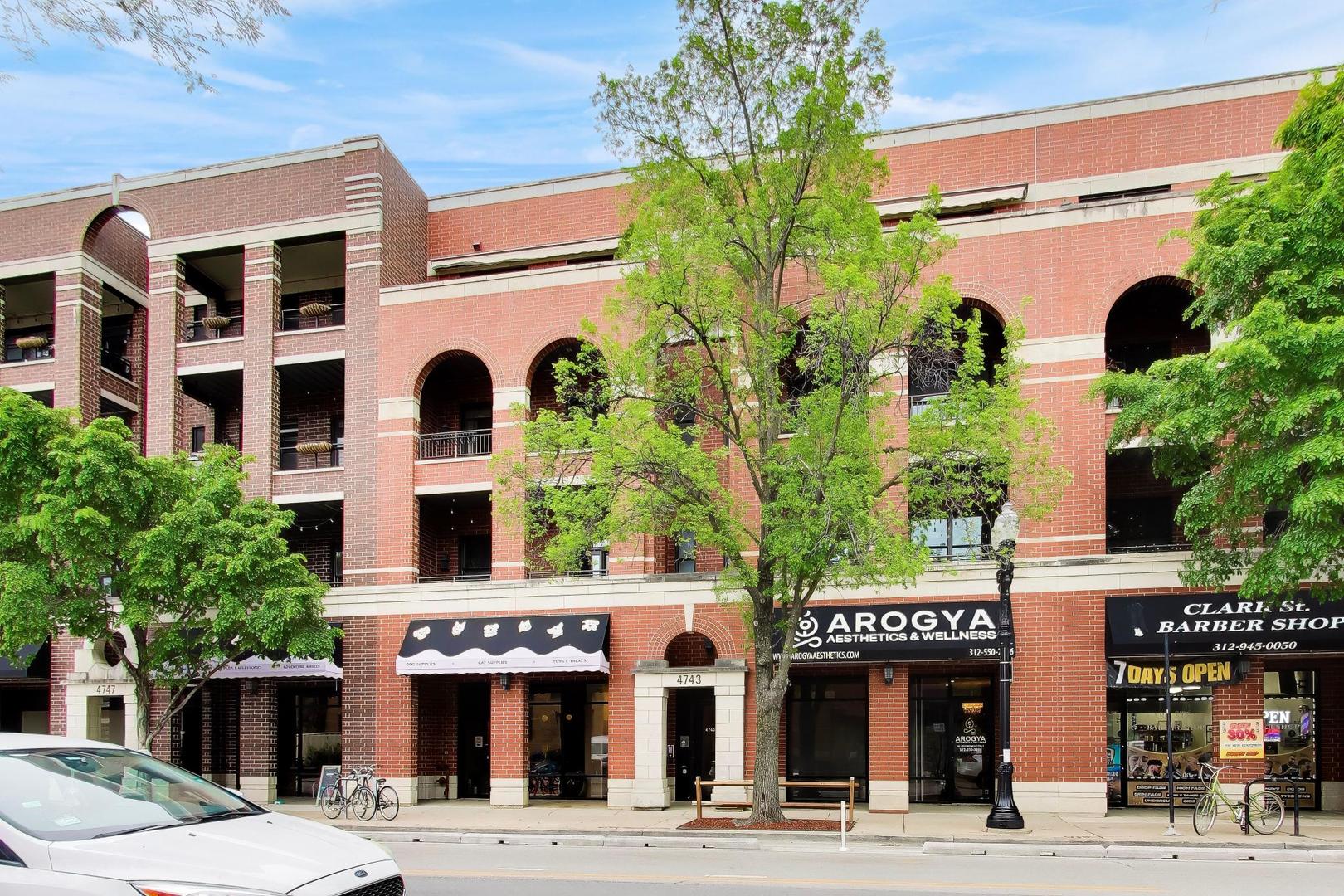 4743 North Clark Street Chicago IL 60640