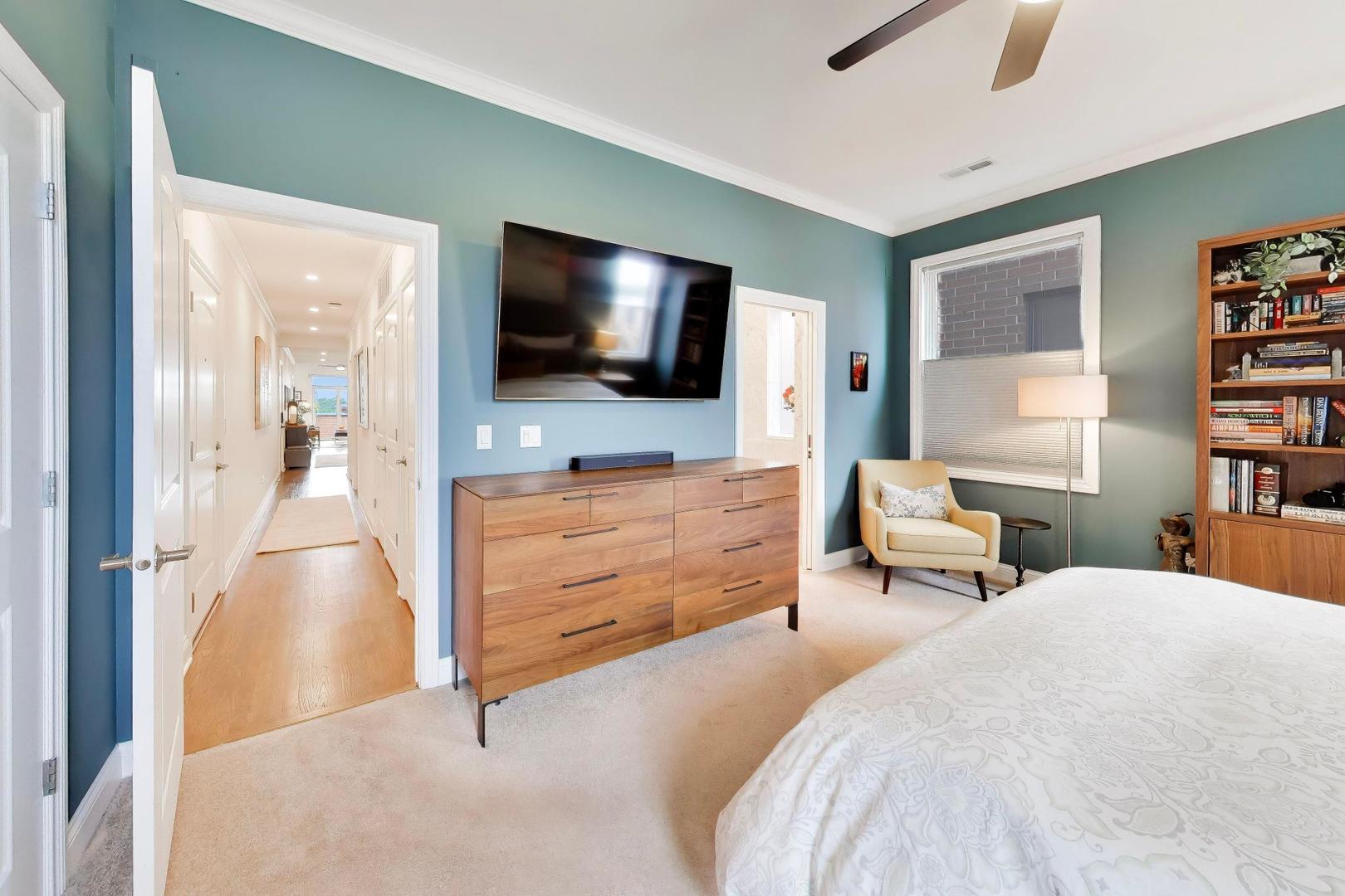 4743 North Clark Street Chicago IL 60640