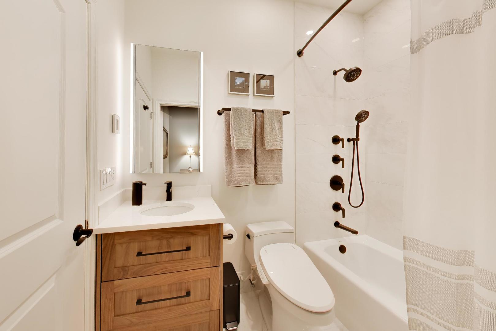 4743 North Clark Street Chicago IL 60640