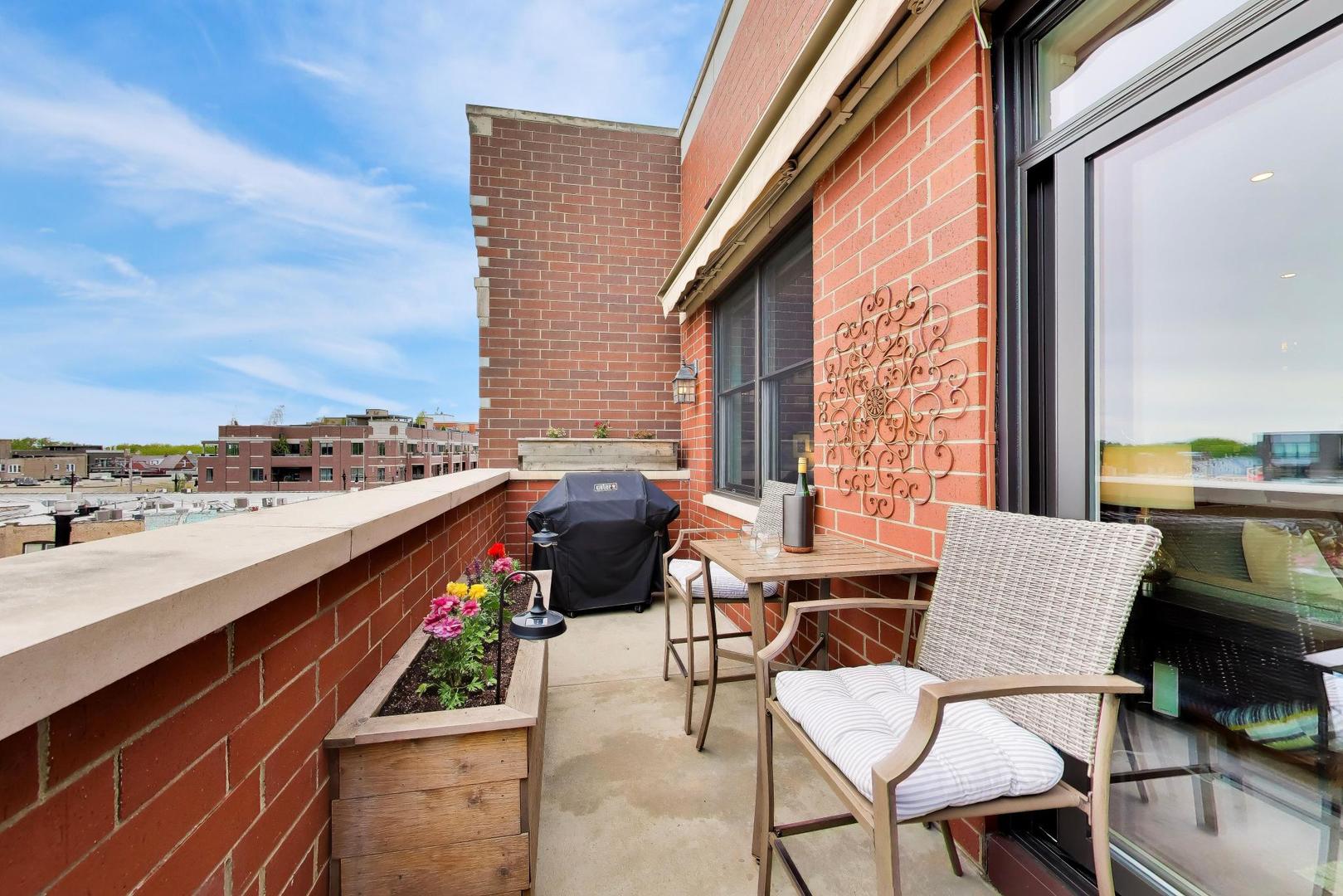4743 North Clark Street Chicago IL 60640