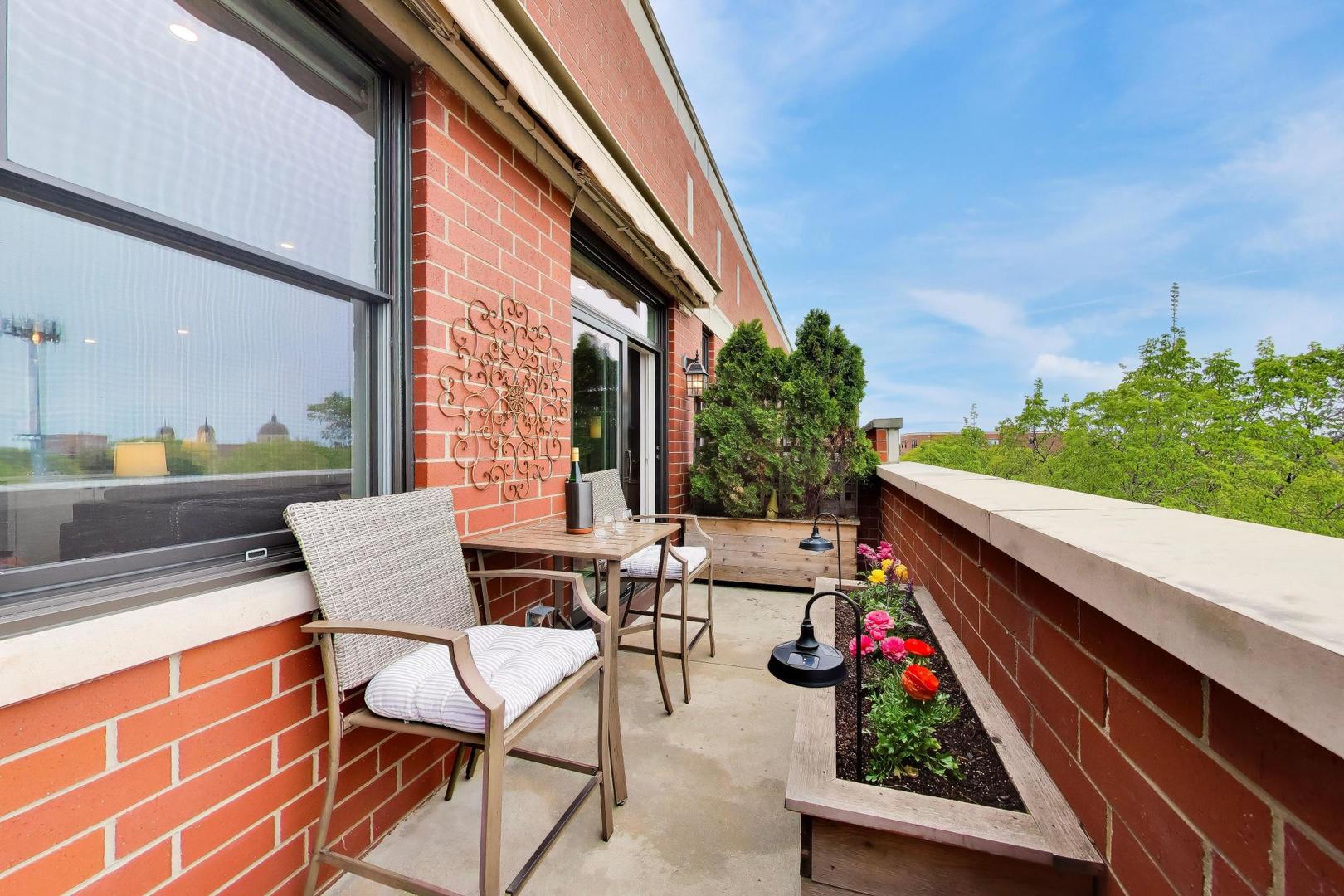 4743 North Clark Street Chicago IL 60640