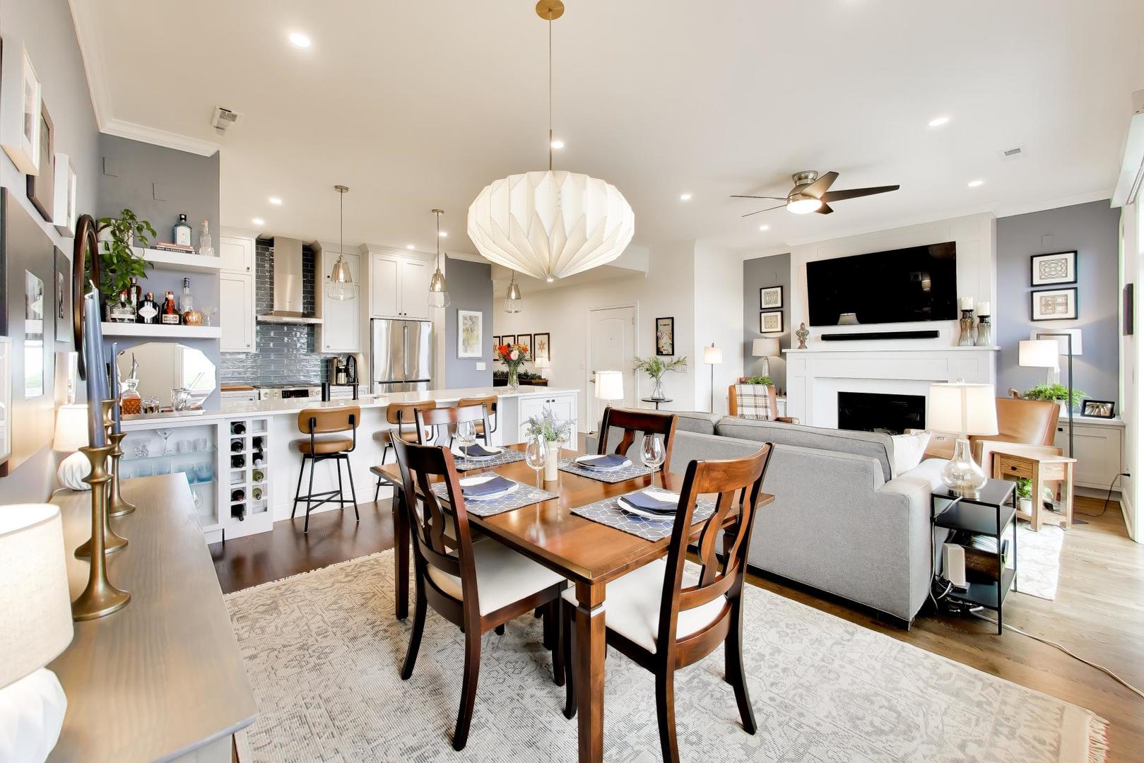 4743 North Clark Street Chicago IL 60640