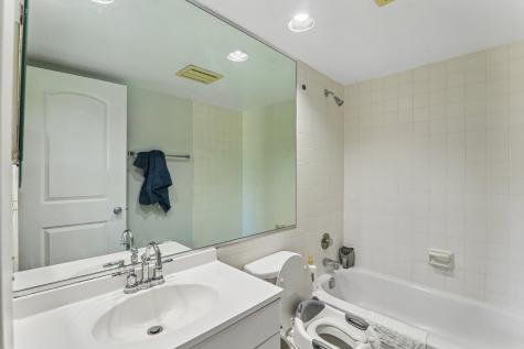 1712 Northfield Square Northfield IL 60093