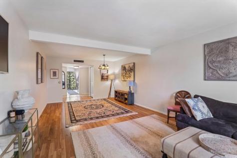 1712 Northfield Square Northfield IL 60093