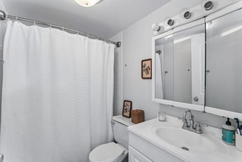 1712 Northfield Square Northfield IL 60093