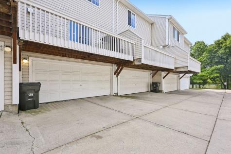 47 South Treehouse Lane Round Lake IL 60073