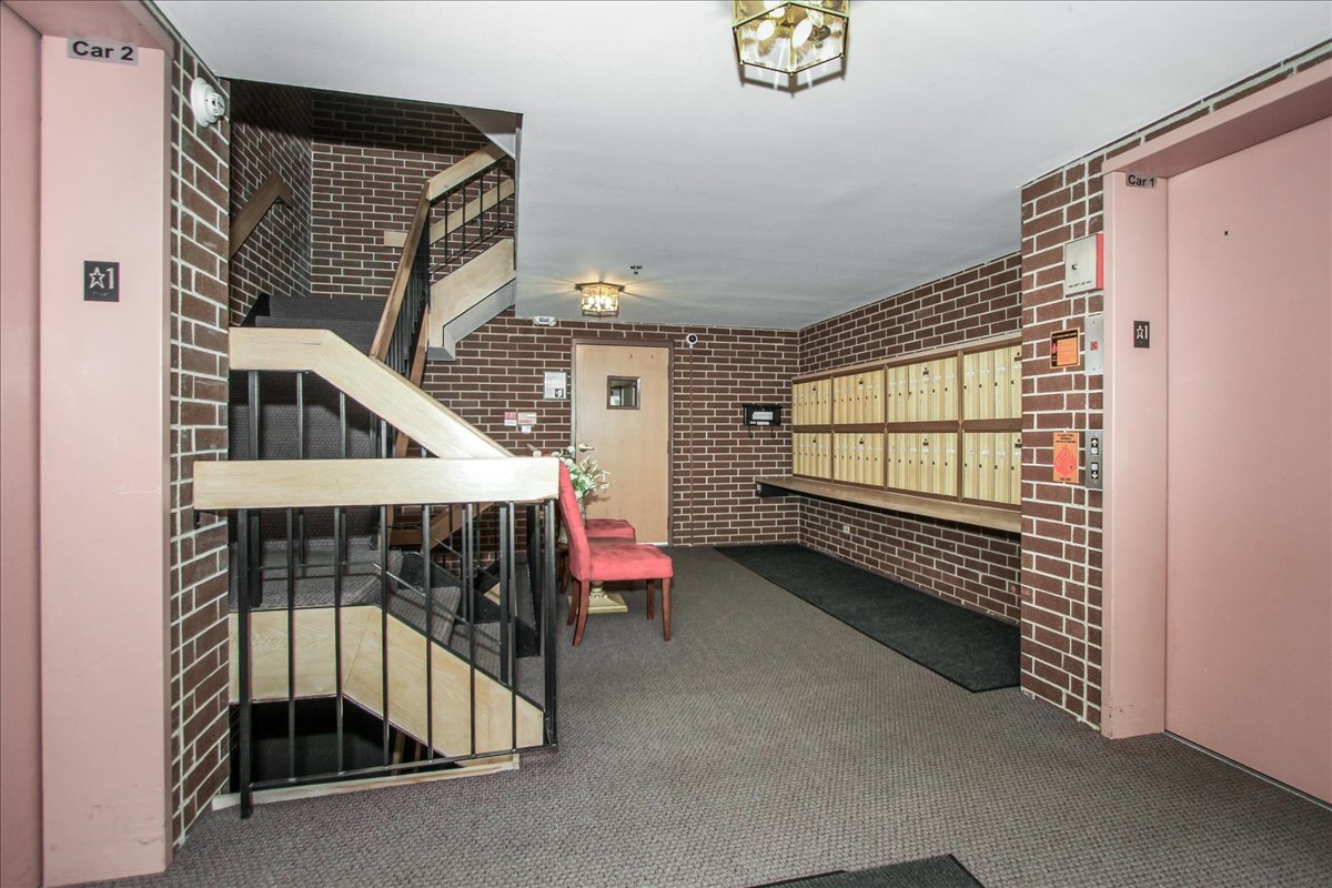 212 West Saint Charles Road Lombard IL 60148