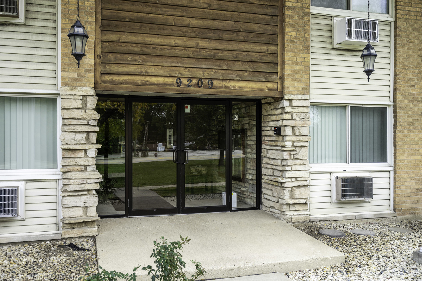 9209 Potter Road Des Plaines IL 60016