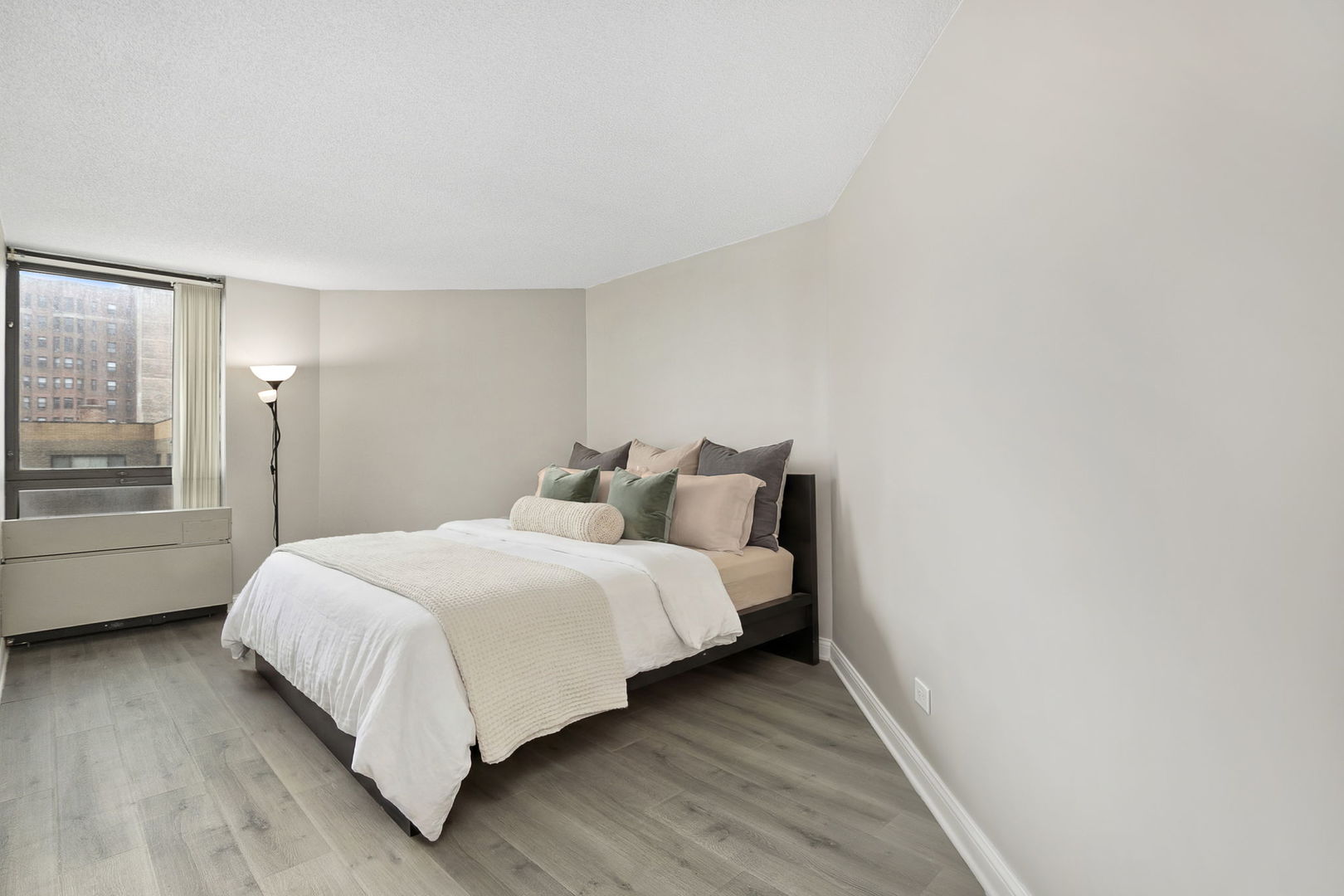 5320 North Sheridan Road Chicago IL 60640