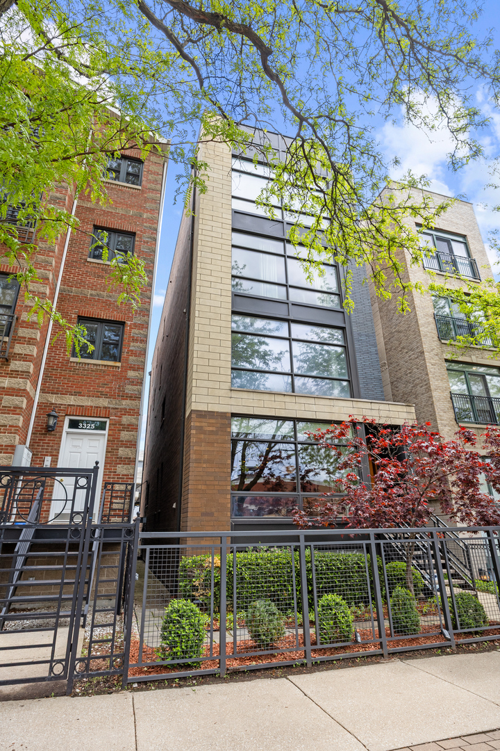 3321 North Sheffield Avenue Chicago IL 60657