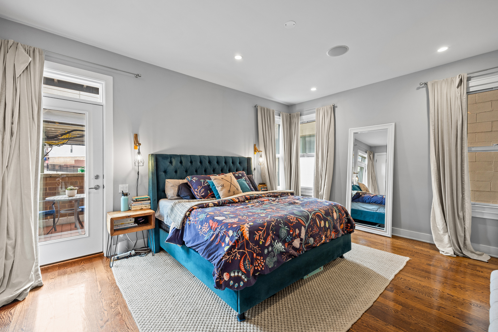 3321 North Sheffield Avenue Chicago IL 60657