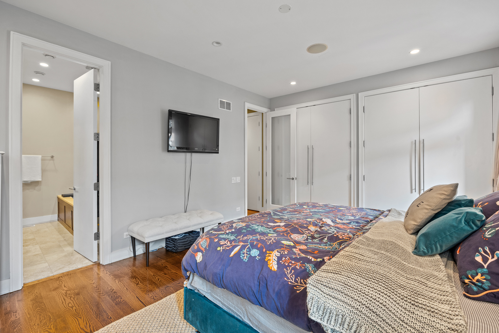 3321 North Sheffield Avenue Chicago IL 60657
