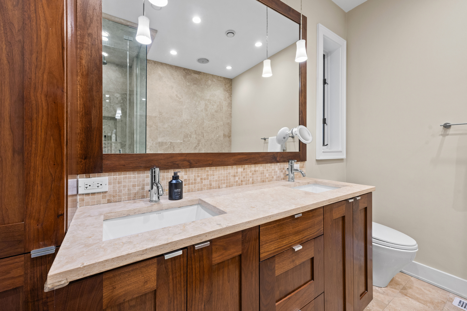 3321 North Sheffield Avenue Chicago IL 60657