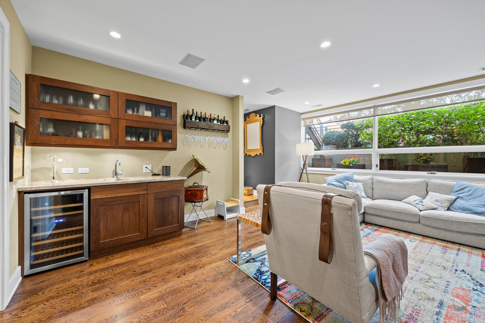 3321 North Sheffield Avenue Chicago IL 60657
