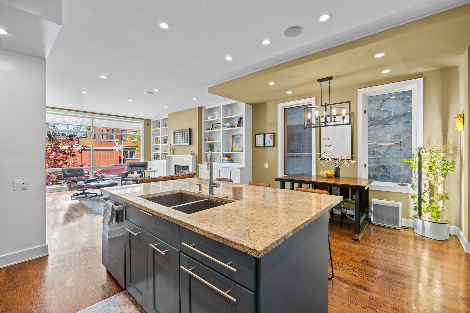 3321 North Sheffield Avenue Chicago IL 60657