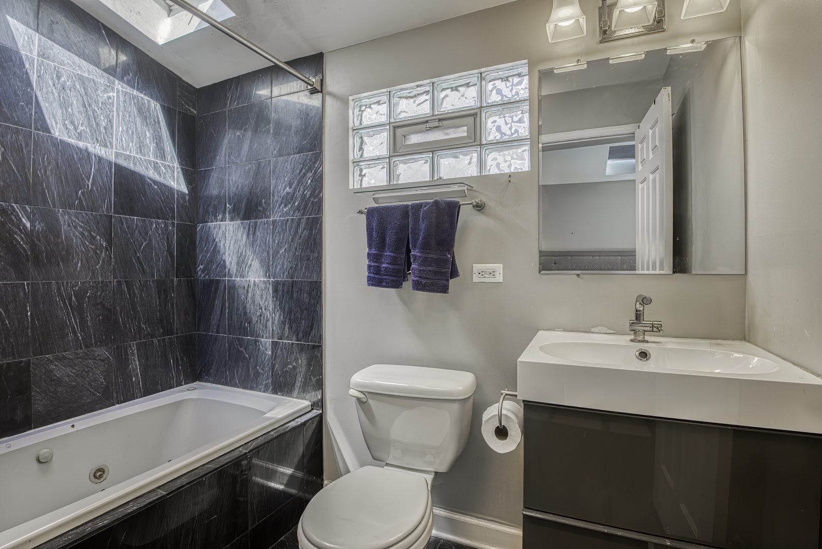 2729 North Wayne Avenue Chicago IL 60614
