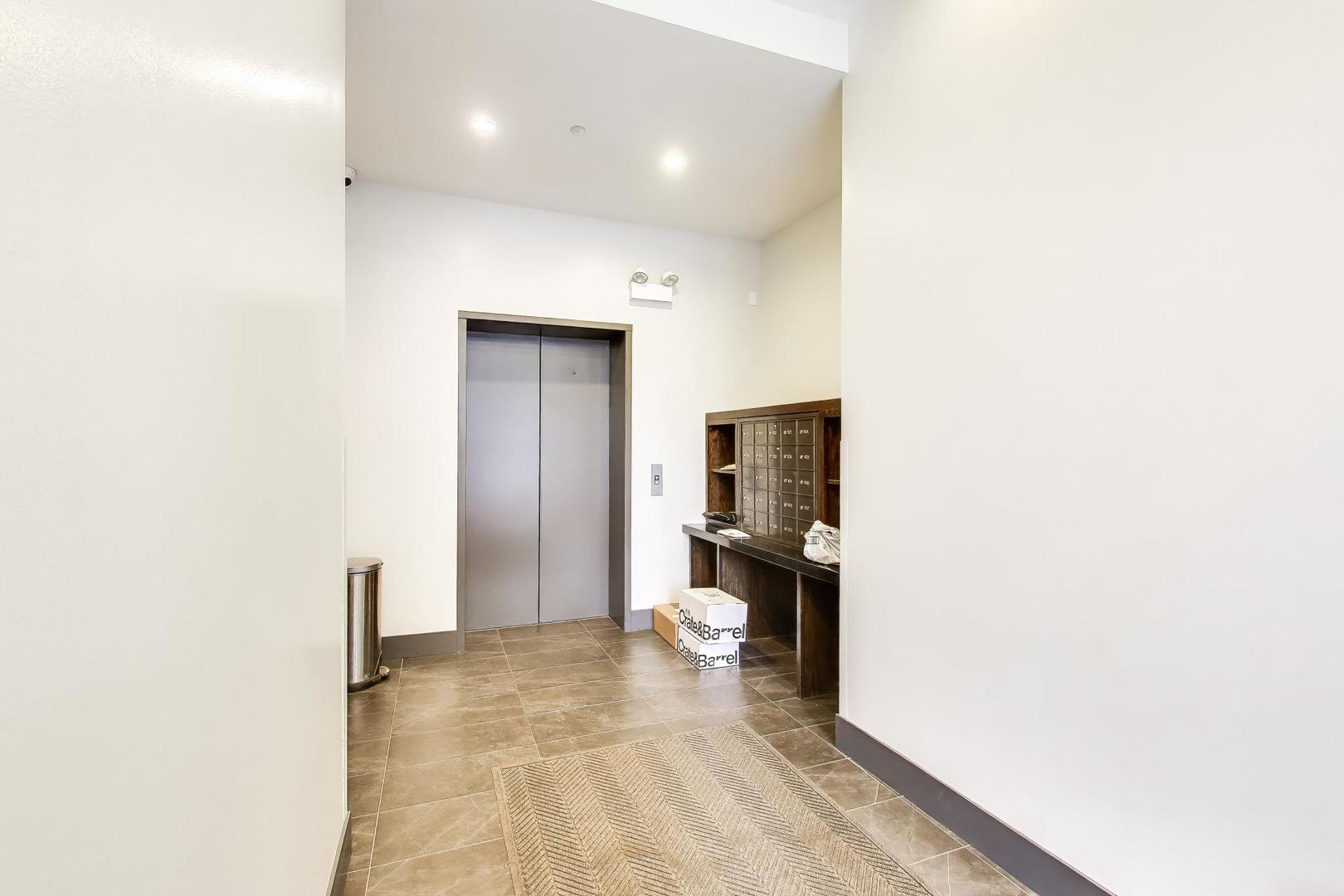 647 North Green Street Chicago IL 60642
