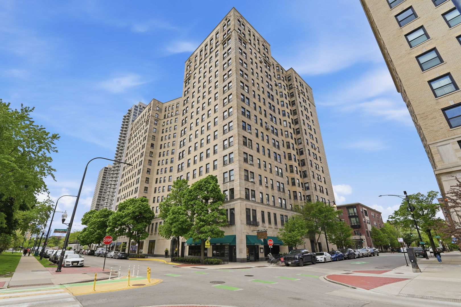 2000 North Lincoln Park West Chicago IL 60614