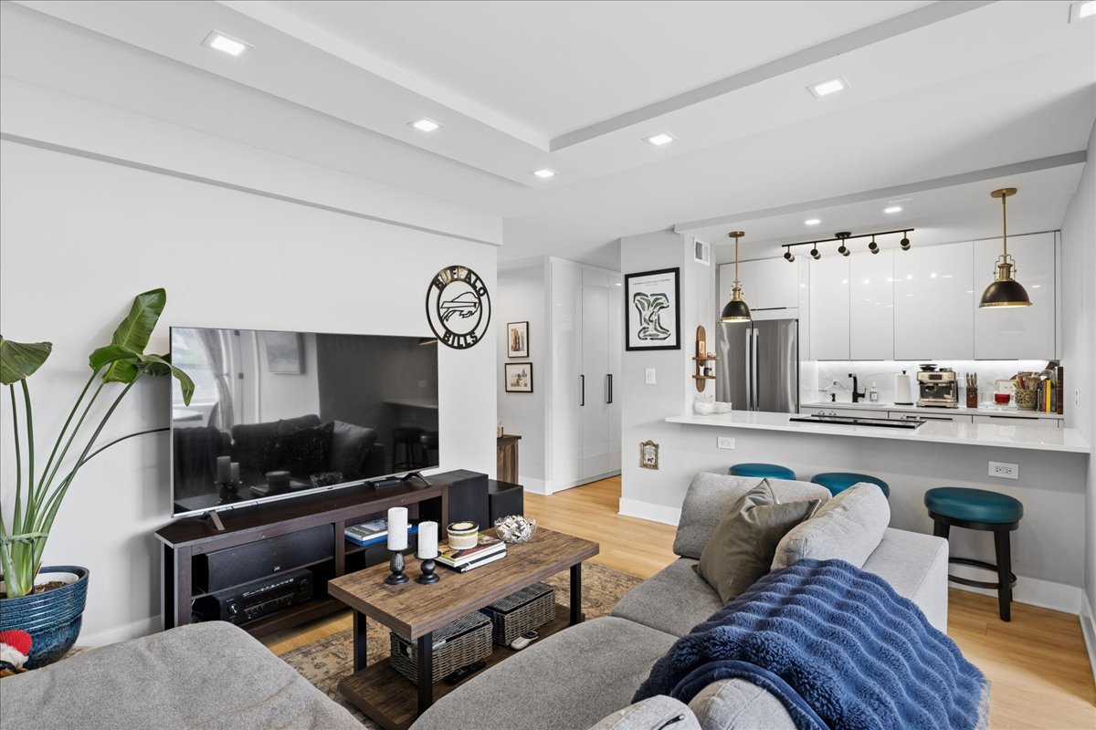 1355 North Sandburg Terrace Chicago IL 60610