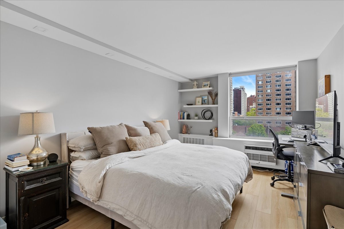 1355 North Sandburg Terrace Chicago IL 60610
