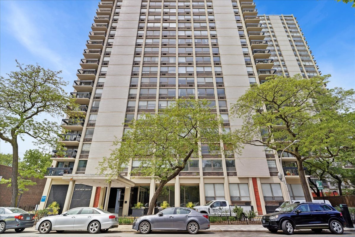 1355 North Sandburg Terrace Chicago IL 60610