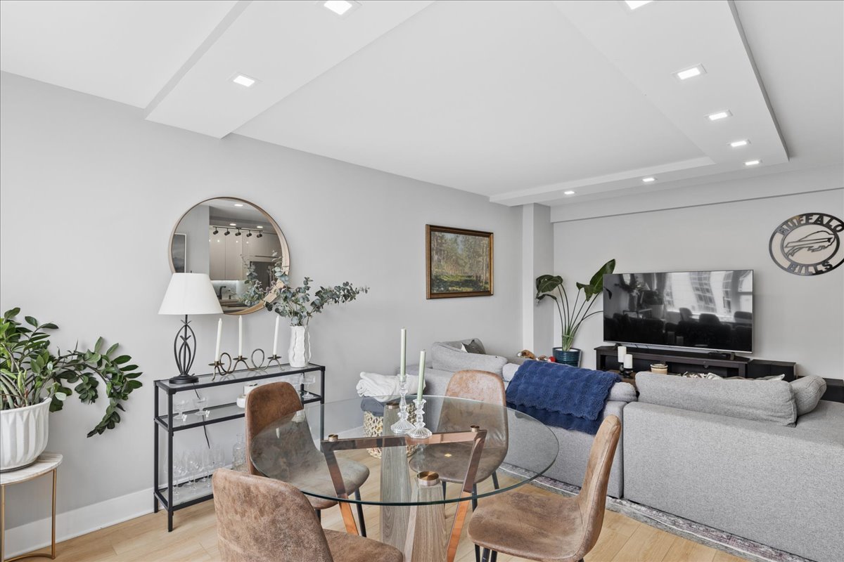1355 North Sandburg Terrace Chicago IL 60610