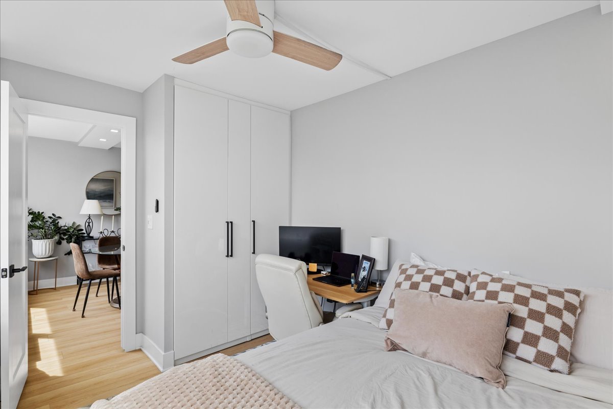 1355 North Sandburg Terrace Chicago IL 60610