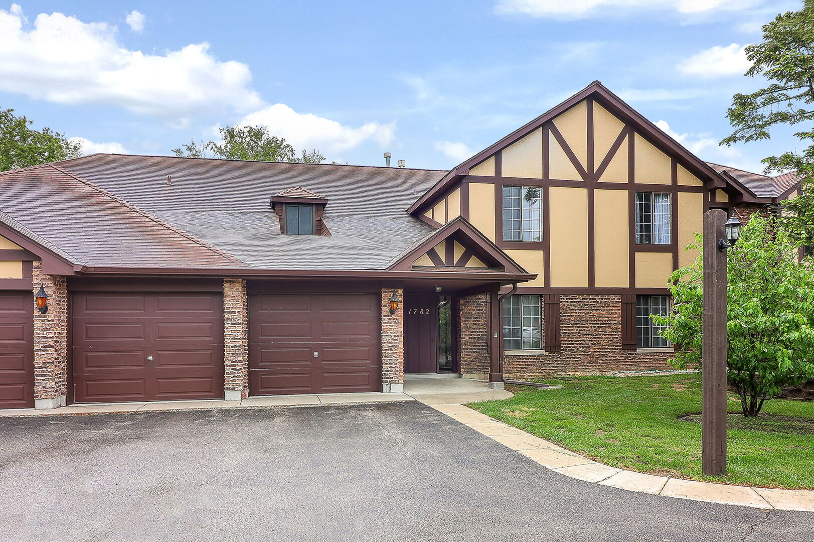 1782 Gloucester Court Wheaton IL 60189