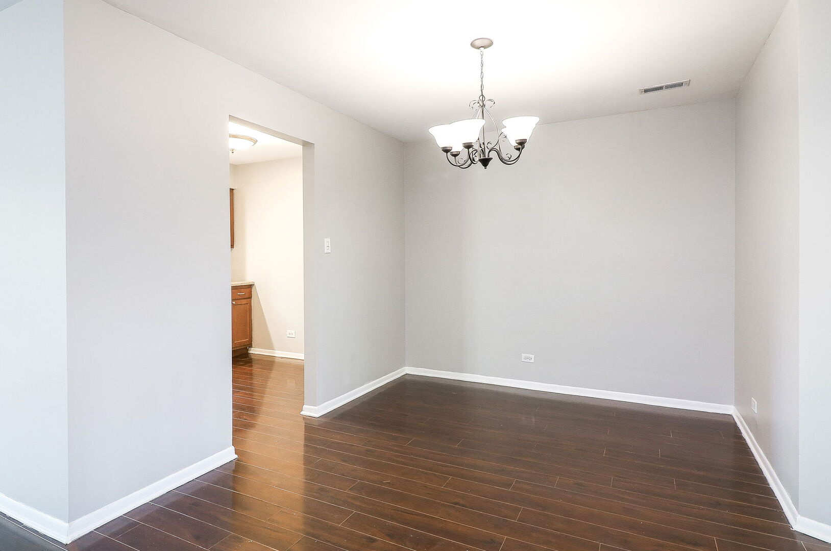 1782 Gloucester Court Wheaton IL 60189
