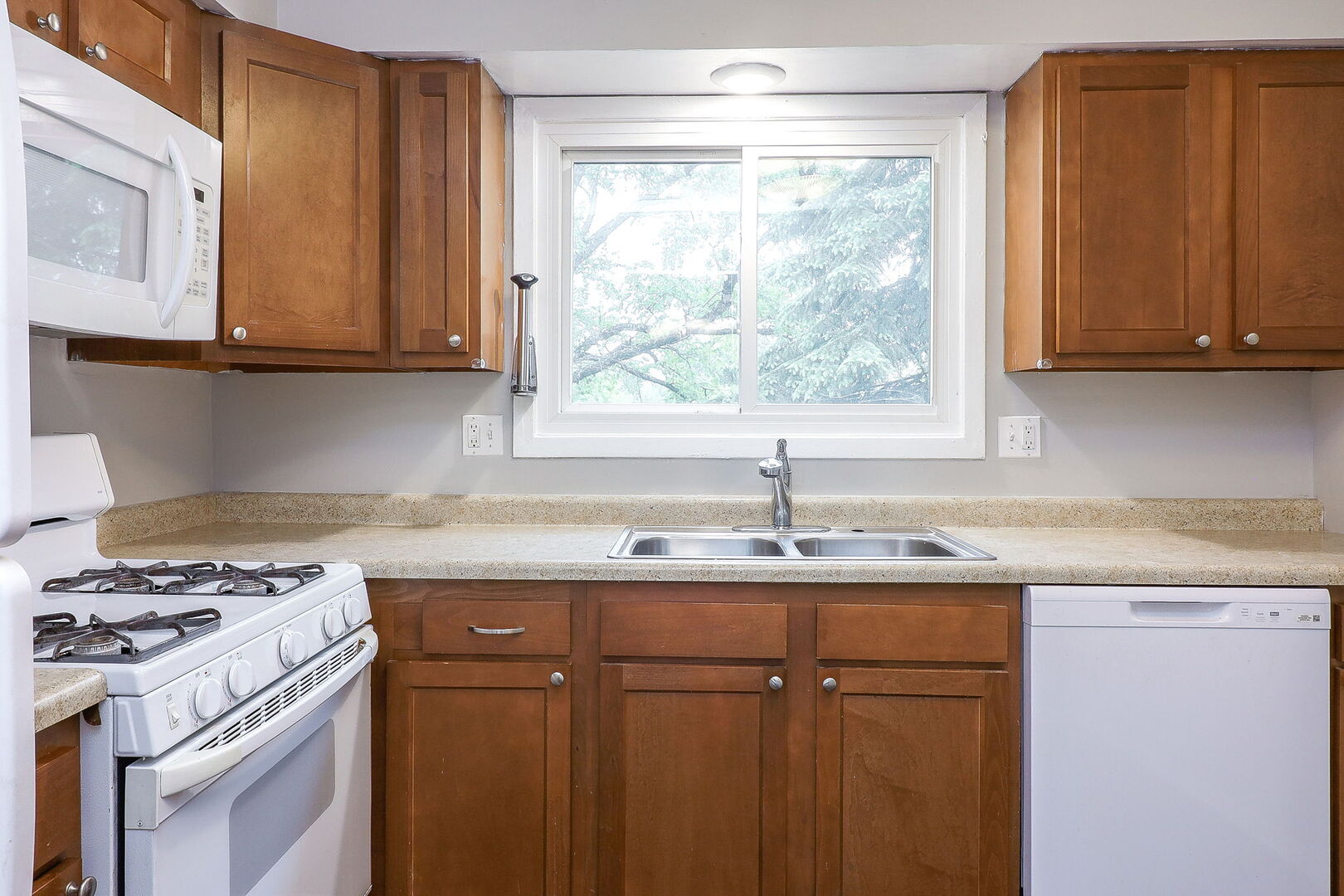 1782 Gloucester Court Wheaton IL 60189