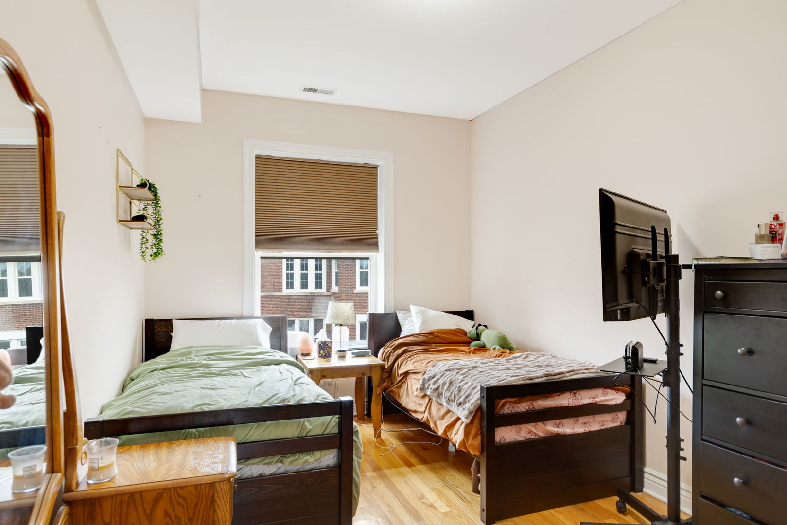1437 West Greenleaf Avenue Chicago IL 60626