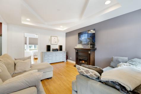 1437 West Greenleaf Avenue Chicago IL 60626