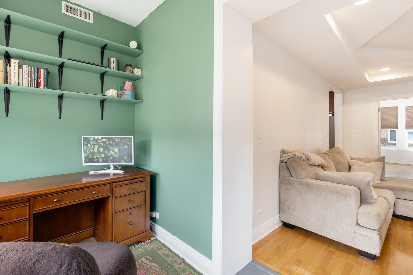 1437 West Greenleaf Avenue Chicago IL 60626