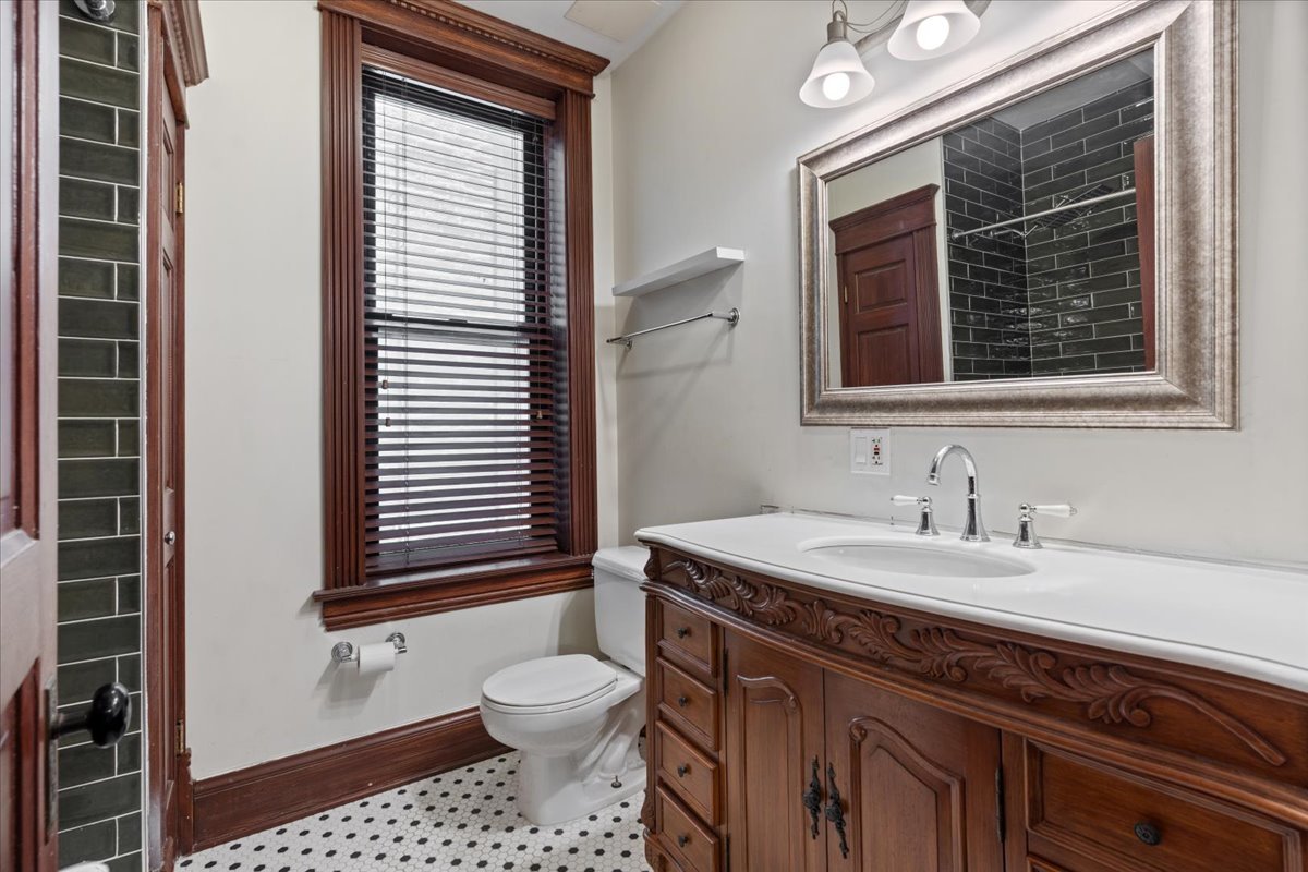 2044 West Haddon Avenue Chicago IL 60622