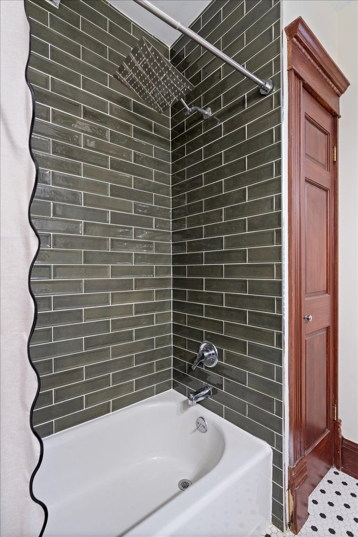 2044 West Haddon Avenue Chicago IL 60622